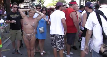 sex gái đức CorvAnder Corvus sex dâm fucks hai cô gái.